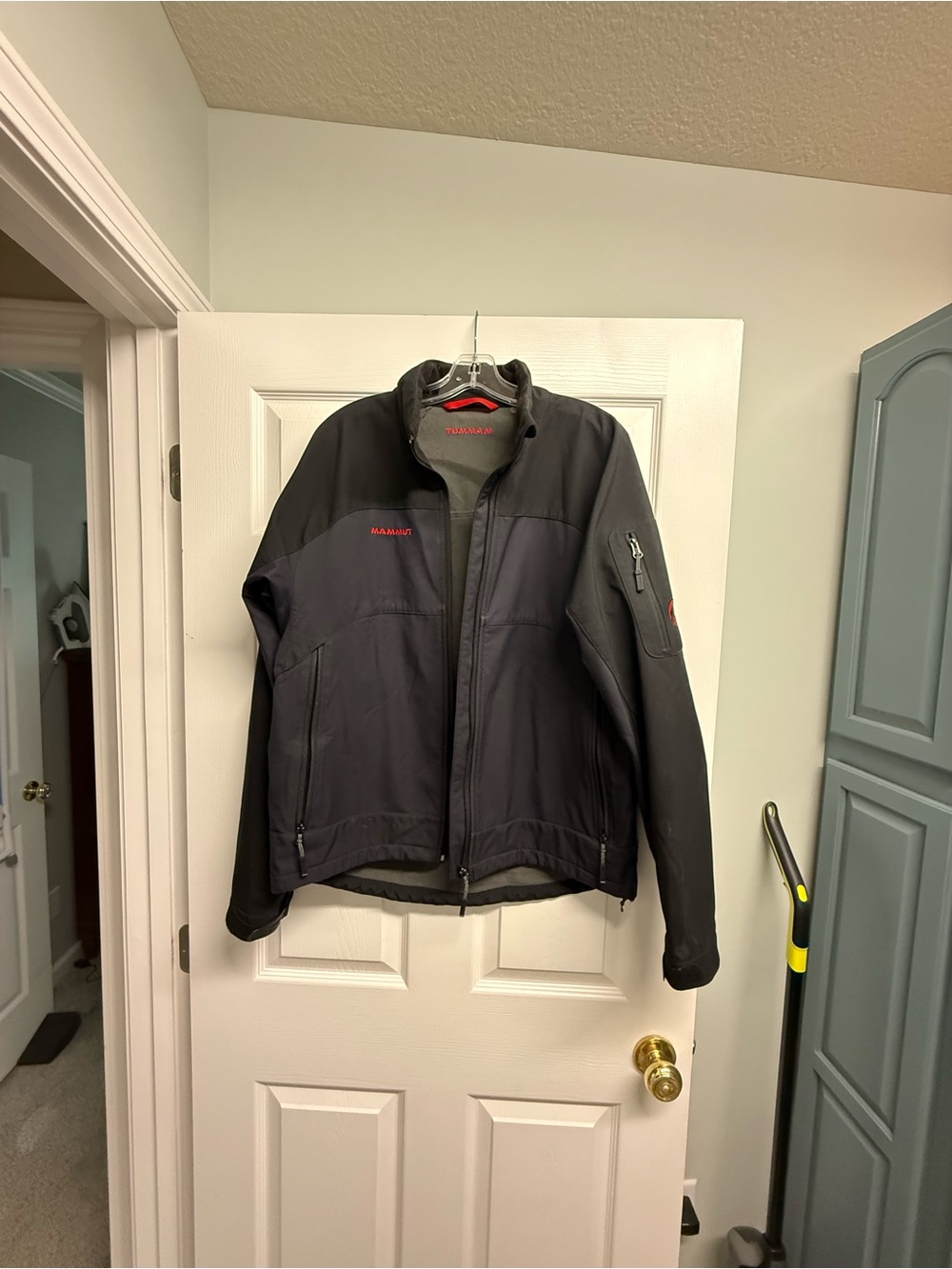 Mammut Men’s Dark Gray Softshell Jacket with Red Logo